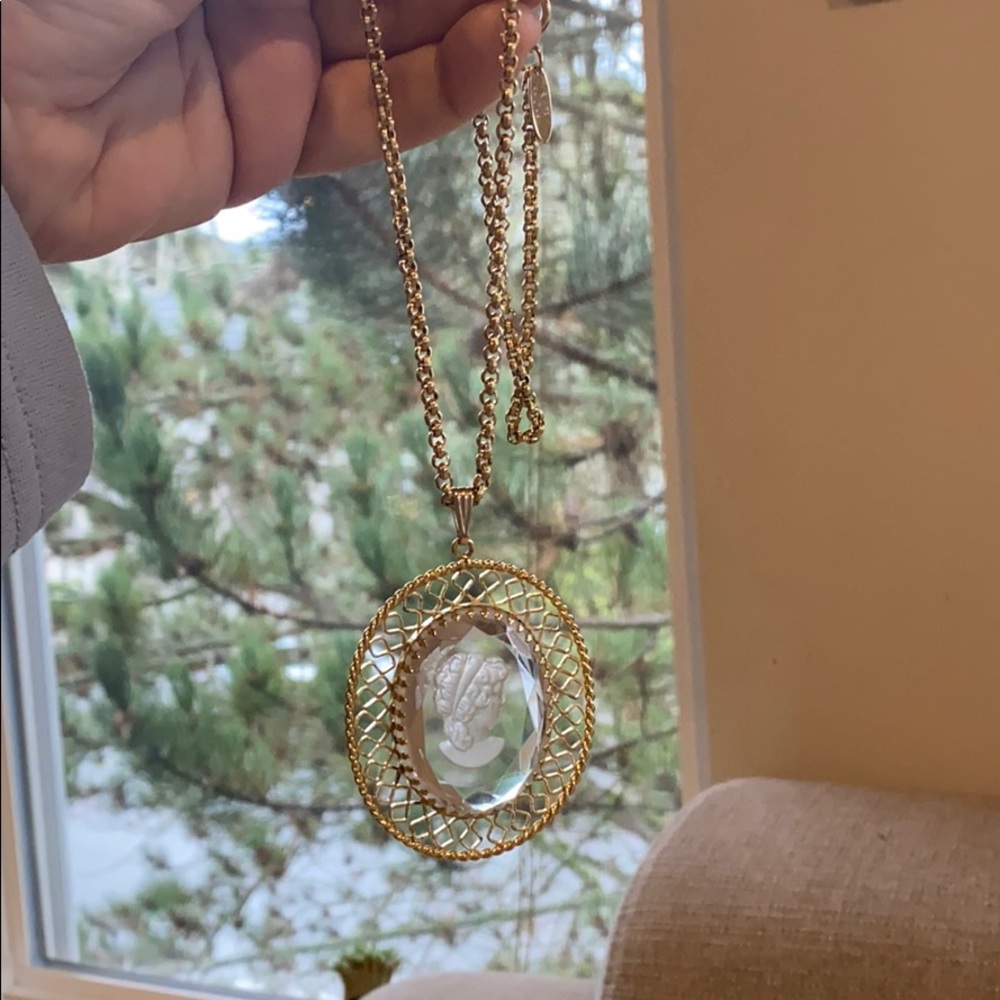 Clear cameo pendant necklace